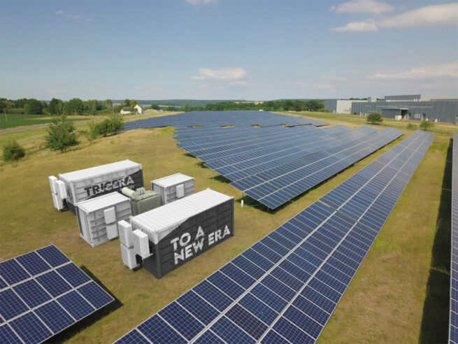 Visualisierung eines Batteriespeichers der TRICERA energy neben einer PV-Anlage