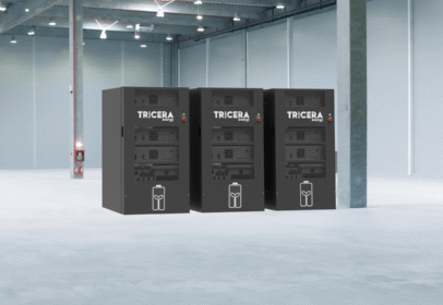 Indoor-Batteriespeicher Flex100e in einer Halle