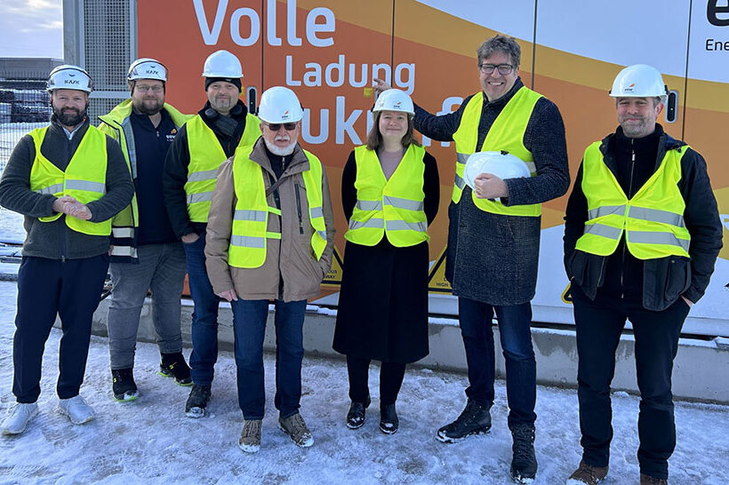 MTB Michael Kellner zu Gast beim Batteriespeicher-Projekt der TRICERA energy bei der EEW in Premnitz